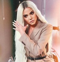 Terlalu Banyak Photoshop, Khloe dan Kylie Jenner Dikritik Netizen