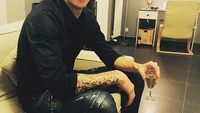  Nasib buruk dialami Emiliano Sala. Pesawat yang ia tumpangi hilang kontak pada 20 Januari lalu. Saat ini, puing pesawat tersebut ditemukan di dasar laut dekat Channel Islands. Foto: Instagram emilianosala9