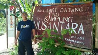 Kampung yang berada di Dusun Cikubang, Desa Cinta Karya, Kecamatan Parigi ini bisa dijangkau dengan berkendara sekitar 45 menit dari Pantai Pangandaran. Perkampungan ini dirintis kelompok pemuda lokal bernama Komunitas Sabalad. (Andi Nurroni/detikTravel)
