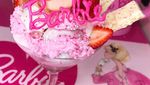 Serba Pink! Ini Pose Cute Kolektor Barbie, Azusa Kalau Lagi Makan
