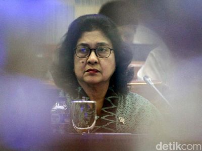 Menkes Nila Moeloek Bahas RUU Kebidanan Bersama DPR