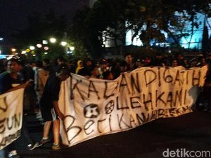 Protes Laga Persib Batal di GBLA, Bobotoh Turun ke Jalan