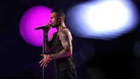 Adam Levine Cs memberikan suguhan yang menarik di acara tahunan itu. Jamie Squire/Getty Images