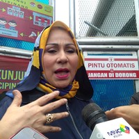 Pernikahan bintang film lawas Camelia Malik dan Harry Capri kandas setelah 25 tahun bersama. Keduanya resmi bercerai pada 2013 dengan alasan menghadapi banyak prahara rumah tangga. Foto: Lisye Sri Rahayu/detikcom