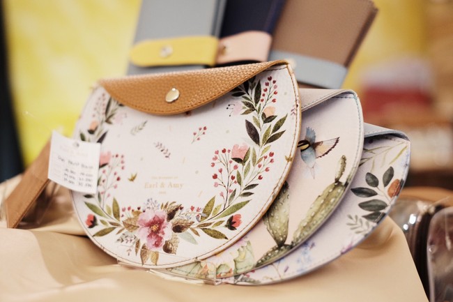 Seperti tren pernikahan secara keseluruhan, tren suvenir pernikahan mengalami perkembangan. Ada perbedaan yang cukup signifikan pada pemilihan souvenir pernikahan di era 90-an dan era 2000-an. Foto: Silmia Putri/Wolipop