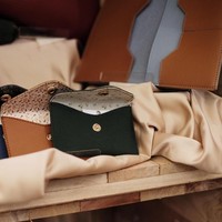 Desain pouch untuk suvenir sangat bervariasi, mulai dari pemilihan bahan hingga ukuran. Foto: Silmia Putri/Wolipop