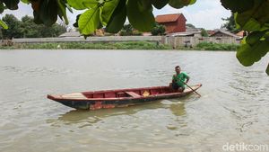 Menikmati Transportasi Seru di Sungai Cisadane