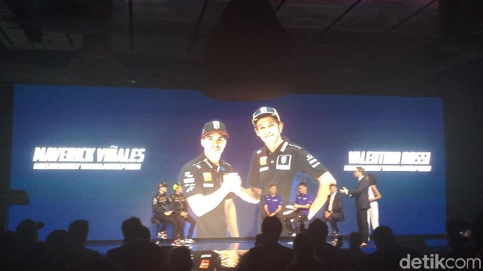 Valentino Rossi dan Maverick Vinales dalam peluncuran motor baru Yamaha di Jakarta, Selasa (4/1). (Yanu Arifin/detikSport) Valentino Rossi dan Maverick Vinales dalam peluncuran motor baru Yamaha di Jakarta, Selasa (4/1). (Yanu Arifin/detikSport)