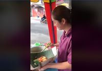 Jual Lontong Sayur Medan, Wanita Cantik Berpiama Ini Jadi Viral