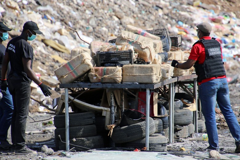 Prancis Tutup Pantai Akibat Dibanjiri Ratusan Kilogram Paket Kokain