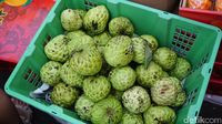 Berburu Buah, Kue Keranjang dan Manisan Imlek di Jalan Pancoran Glodok 