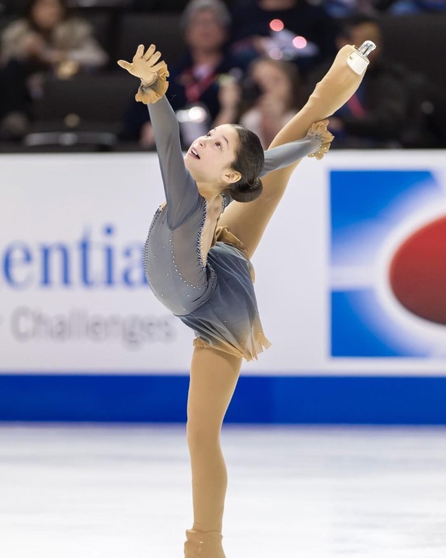 Sayangnya meski berprestasi, usia muda Alysa tidak memungkinkannya untuk ikut perlombaan tingkat internasional seperti Olimpiade Musim Dingin 2022 di China. Masih punya banyak kesempatan, Alysa mengaku tak terlalu khawatir. Foto: Instagram @alysaxliu