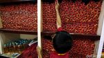 Aksi Bersih-bersih Klenteng Jelang Tahun Baru Imlek