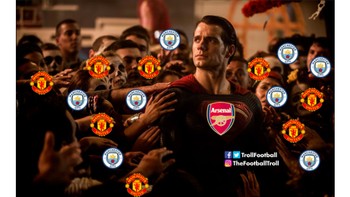 Manchester United dan Manchester City berterima kasih pada Arsenal karena memberikan mereka poin penuh. Foto: istimewa