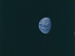 Hasil Pewarnaan Ulang Foto Jadul NASA Bikin Terkesima
