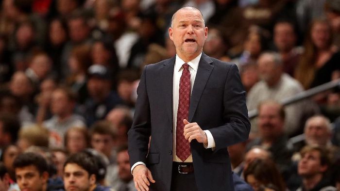 Michael Malone, pelatih Denver Nuggets, menjadi pelatih tim LeBron di NBA All Star 2019. Foto: Matthew Stockman/Getty Images Michael Malone, pelatih Denver Nuggets, menjadi pelatih tim LeBron di NBA All Star 2019. Foto: Matthew Stockman/Getty Images