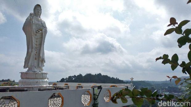 Vihara ini berada di ketinggian 472 meter (Aji/detikTravel)