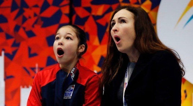 Saat pertama kali melihat nilai pertandingannya, Alysa terlihat sangat terkejut sekaligus senang. Ia pun tampak langsung menangis bahagia. Aku sangat senang bahwa aku mengalahkan rekor pribadiku dan aku melakukan program yang panjang dan bersih, kata Liu yang menerima nilai 217,51 tersebut kepada Time. Foto: Instagram @alysaxliu