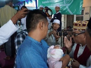 Tangis Bahagia Orangtua Grabiella yang Lahir di Taksi Online