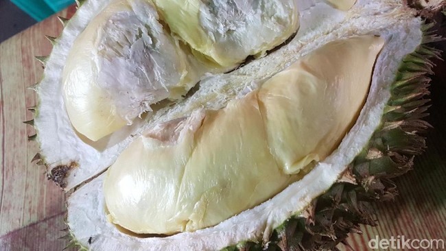 Tak Kalah Nikmat, Ini 5 Durian dari Luar Jawa yang Manis Legit!