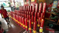 Lilin dengan beragam bentuk pun nantinya akan dinyalakan saat merayakan Imlek.