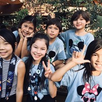 Walau berbakat dan berprestasi dalam olahraga, seperti anak kebanyakan Alysa menyukai sekolah dan merindukan belajar ketika sedang berkompetisi. Karena itu, dia mulai homeschooling di kantor ayahnya yang seorang pengacara di sela-sela latihan. Foto: Instagram @alysaxliu