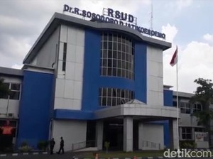 Pasien Dirawat di Lorong, RSUD Bojonegoro Overload