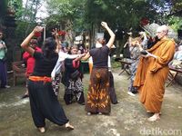 Pembukaan juga diiringi tarian 