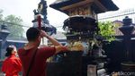 Warga Bali Rayakan Imlek di Griya Kongco Dwipayana