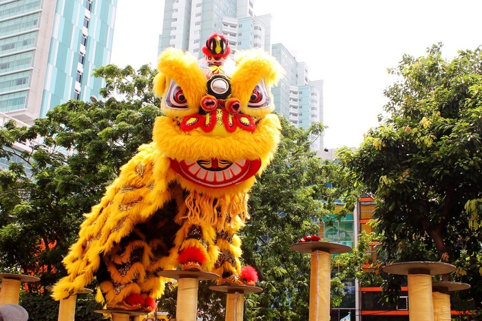 Pertunjukkan barongsai di liburan Tahun Baru Imlek 2019. Foto: Dok. iStock Pertunjukkan barongsai di liburan Tahun Baru Imlek 2019. Foto: Dok. iStock