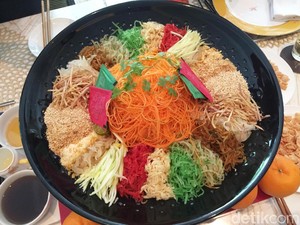 Warna-warni Yee Sang, Salad Perlambang Harapan di Tahun Baru