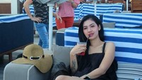 Della Wullan Astreani atau akrab disapa Della Perez beberapa waktu lalu mendapat surat panggilan dari Polda Jawa Timur. Della dipanggil sebagai saksi terkait kasus prostitusi online. Foto: Instagram @dellalled