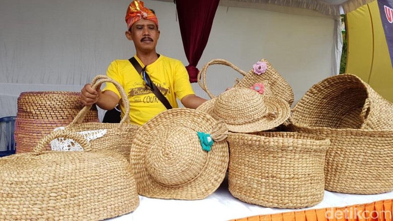  Cara  Membuat  Kerajinan Tangan Dari  Eceng  Gondok  