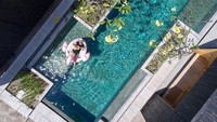 Resort ini juga dilengkapi dengan kolam renang yang mewah. Istimewa/Inhabitat/Atelier Riri.