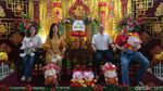 Foto: Ibadah Khusyuk dan Bagi-bagi Angpao di Vihara Ekayana Arama