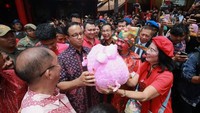 Momen Anies Baswedan Hadiri Perayaan Imlek di Wihara Dharma Bhakti (Instagram/@aniesbaswedan)