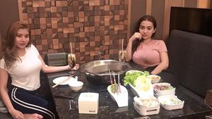 Pedangdut Seksi Cupi Cupita Doyan Makan Bakso hingga Permen