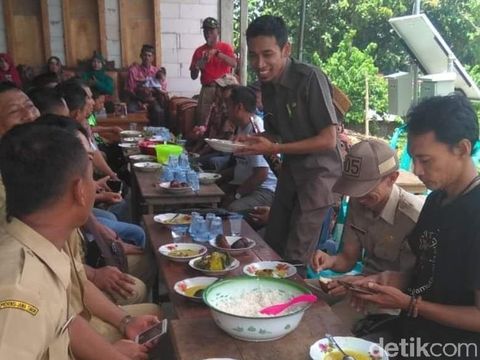 Unik, Tradisi Jamuan Makan di Lamongan Dimasak Kaum Adam