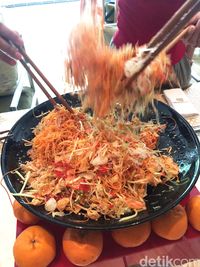 Yee Sang, Salad Imlek yang Enak dan Penuh Filosofi