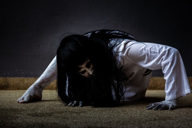 Gaya Makan Wanita Tercantik hingga Hantu Pesan Makanan di Hong Kong