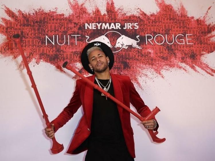 Merah Meriah Pesta Ulang Tahun Neymar
