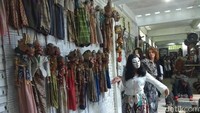 Museum Lima Gunung ini memiliki harta besar dari lima gunung, seperti pakaian, lukisan, patung, topeng dan ukiran (Eko Susanto/detikTravel)
