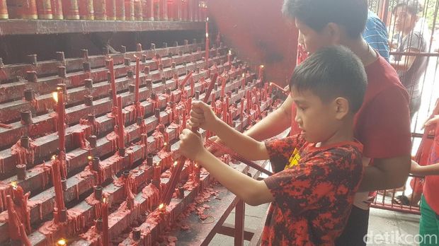Harmoni Imlek di Wihara Tertua di Banten