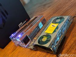 Unboxing AMD Radeon 7, Kartu Grafis Mumpuni untuk Gamer