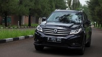 Hingga akhirnya tahun 2017, Wuling dan DFSK menggebrak pasar otomotif. Mobil bermerek China dijual dengan harga lebih murah. Foto: Lamhot Aritonang