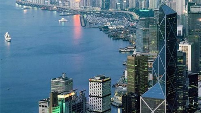 Bank merupakan elemen penting yang dapat mengatur kebijakan moneter dalam suatu negara. Begitu pula untuk warga China, mereka memiliki beberapa Bank sentral besar salah satunya Bank Of China Hong Kong (BOCHK).