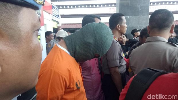 MR (21) pelaku penganiayaan