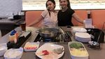 Pedangdut Seksi Cupi Cupita Doyan Makan Bakso hingga Permen