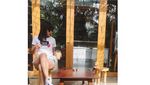 Mengintip Pose Kulineran Angie Ang di Bali hingga Belgia