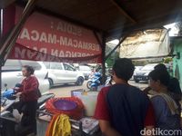 Kelanjutannya adalah 'Dan Menerima Pesanan' 